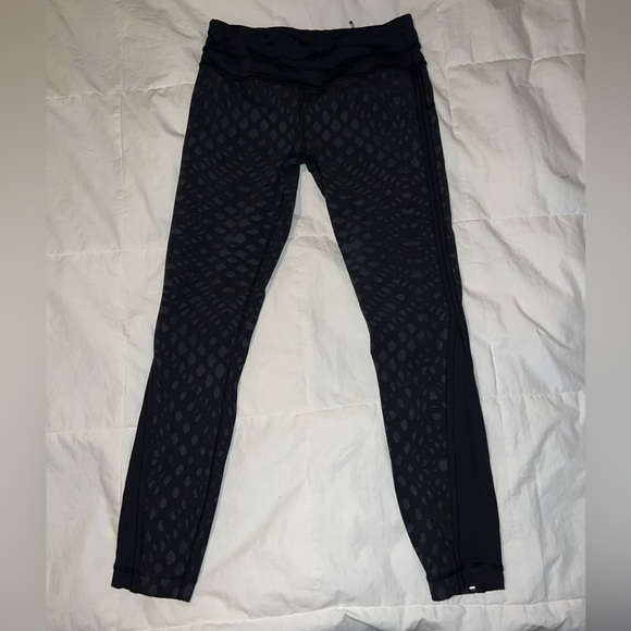 Lululemon Leggings - Mid Rise - Camo Print - size 4 - Picture 2 of 4
